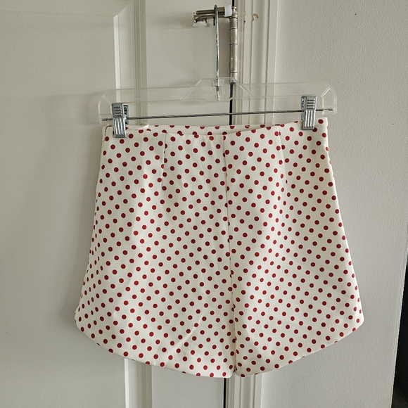 Zara High-Waisted Red Polka Dot Shorts - Picture 4 of 7